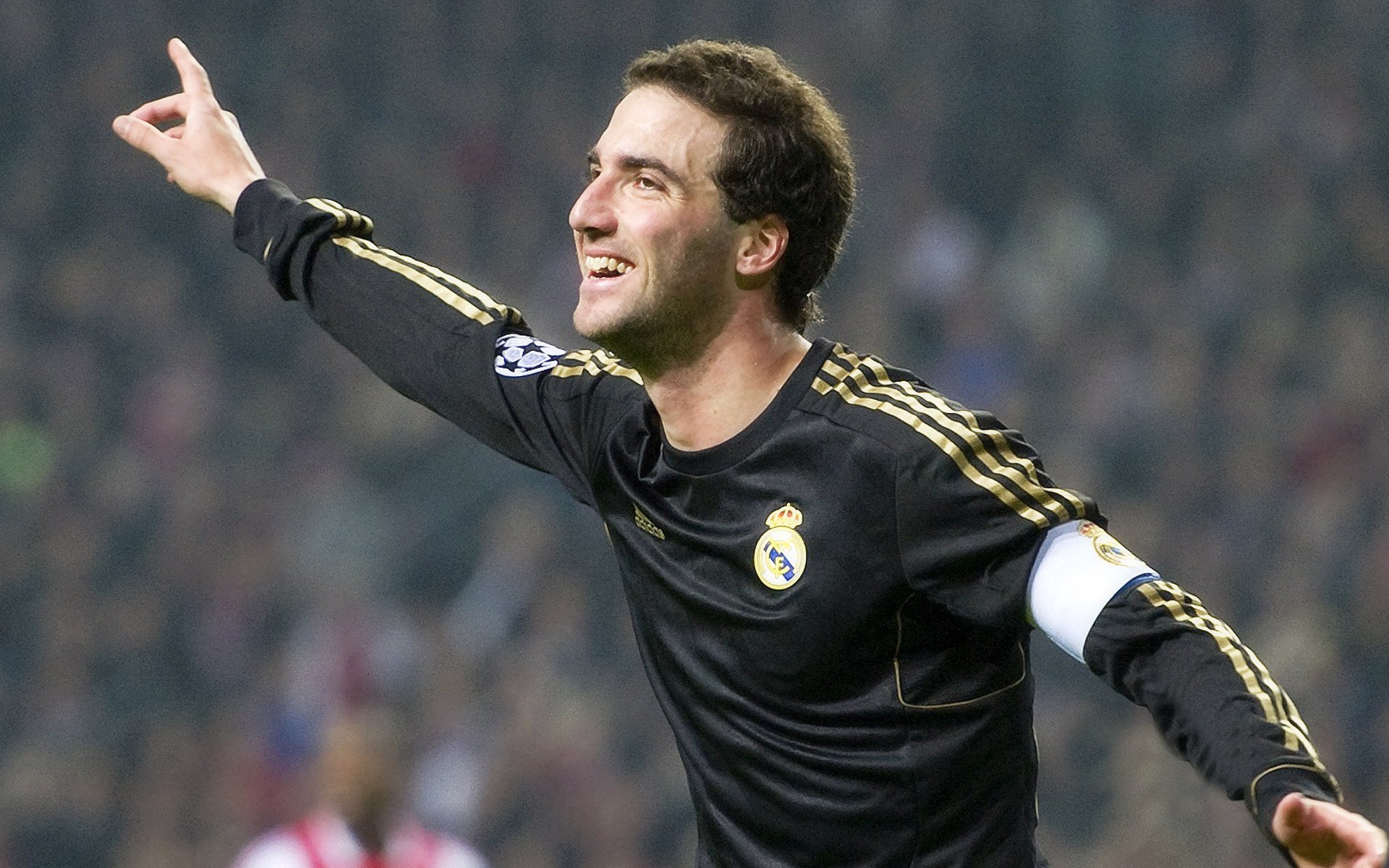 九游娱乐APP-英超激烈冲刺：悬念、精彩不断刷新！，英超read